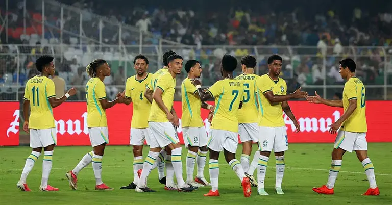 মাঠে ব্রাজিলের খেলোয়াড়রা